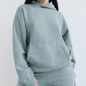 Aritzia Tna Cozy Fleece Perfect Hoodie - Medium